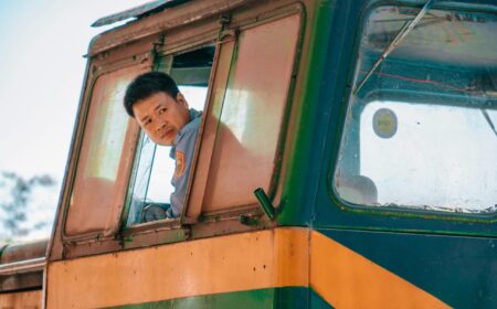 pexels-minan1398-1085821